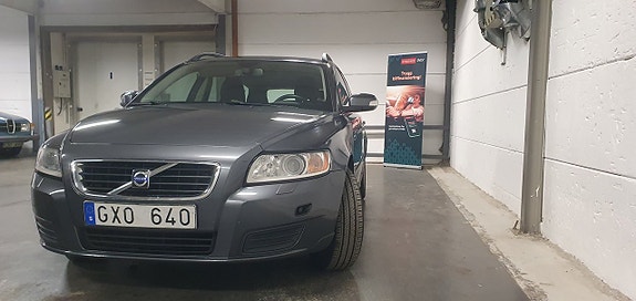 Volvo V50 3 of 9