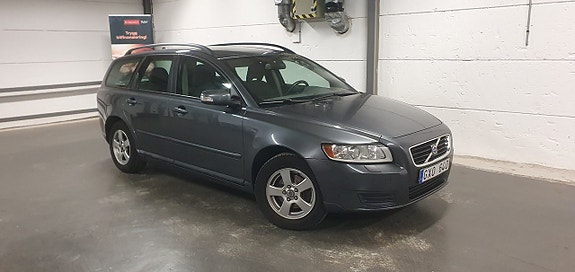 Volvo V50 2 of 9