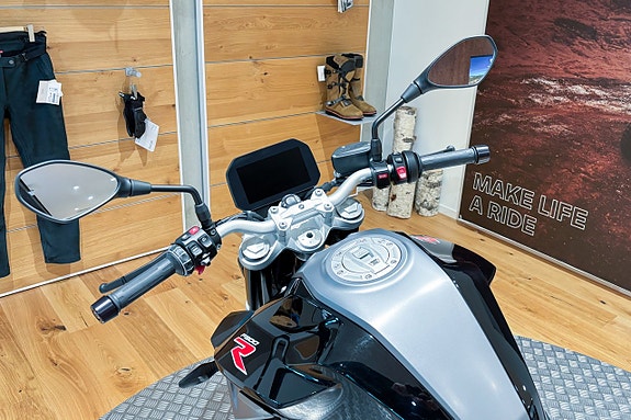 BMW F 900 R |Nyservad|369 mil|RDC|Larm|Heated handlebar grips| 6 of 10