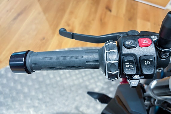 BMW F 900 R |Nyservad|369 mil|RDC|Larm|Heated handlebar grips| 9 of 10