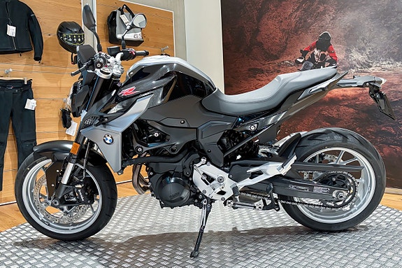BMW F 900 R |Nyservad|369 mil|RDC|Larm|Heated handlebar grips| 2 of 10