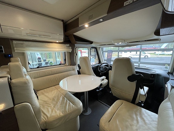 Hymer B 704 SL Automat/AC/Solcell/Manuella stödben/Ugn 3 of 21