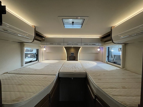 Hymer B 704 SL Automat/AC/Solcell/Manuella stödben/Ugn 8 of 21