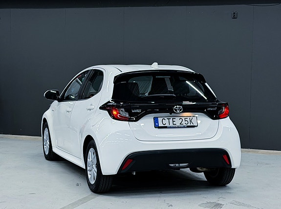 Toyota Yaris 9 of 16