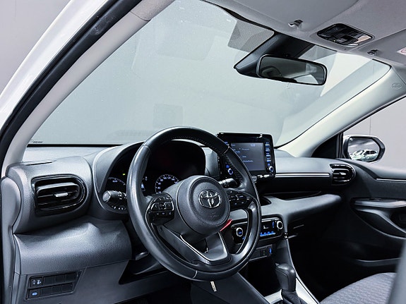 Toyota Yaris 12 of 16