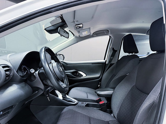 Toyota Yaris 5 of 16
