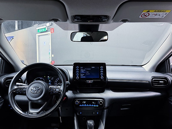 Toyota Yaris 2 of 16