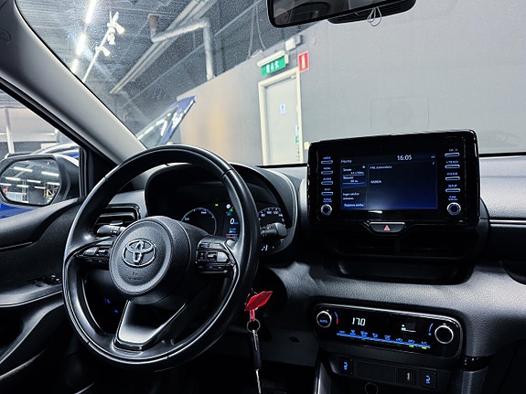 Toyota Yaris 13 of 16