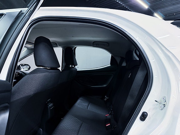 Toyota Yaris 14 of 16