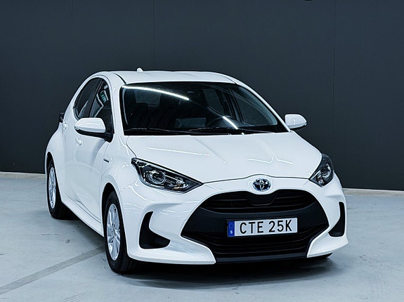 Toyota Yaris 4 of 16