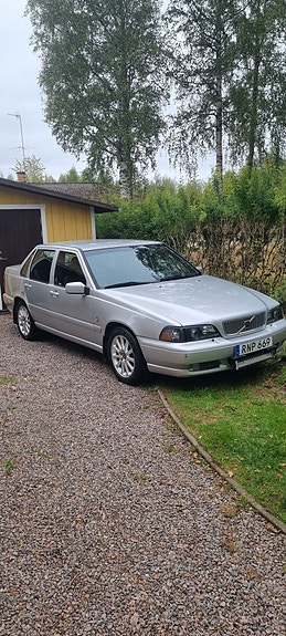 Volvo S70 3 of 5
