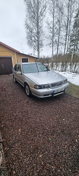 Volvo S70 2 of 5
