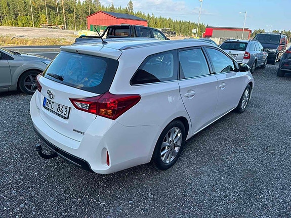 Toyota Auris 3 of 5