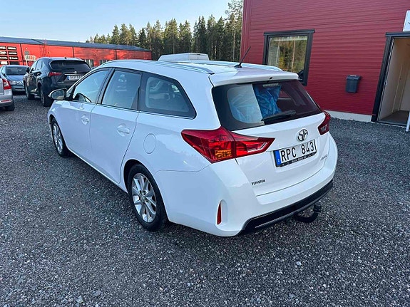 Toyota Auris 4 of 5