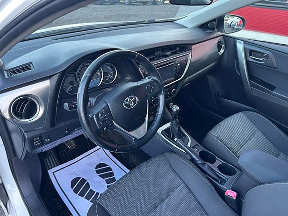 Toyota Auris 5 of 5