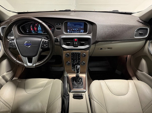 Volvo V40 Cross Country 11 of 25