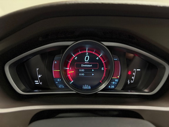 Volvo V40 Cross Country 14 of 25