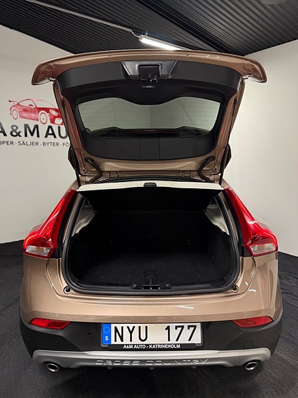 Volvo V40 Cross Country 9 of 25