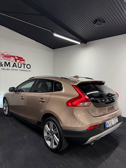 Volvo V40 Cross Country 7 of 25
