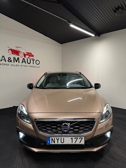 Volvo V40 Cross Country 2 of 25