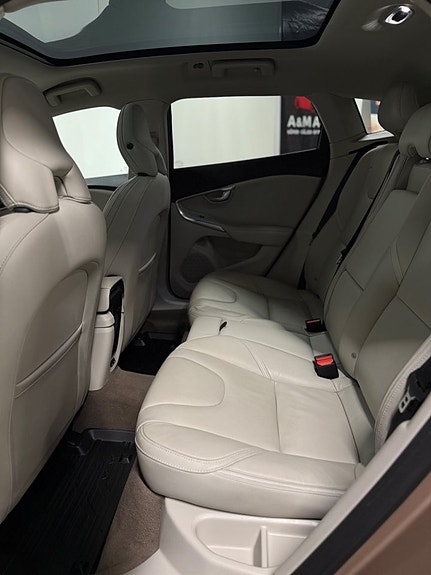 Volvo V40 Cross Country 24 of 25