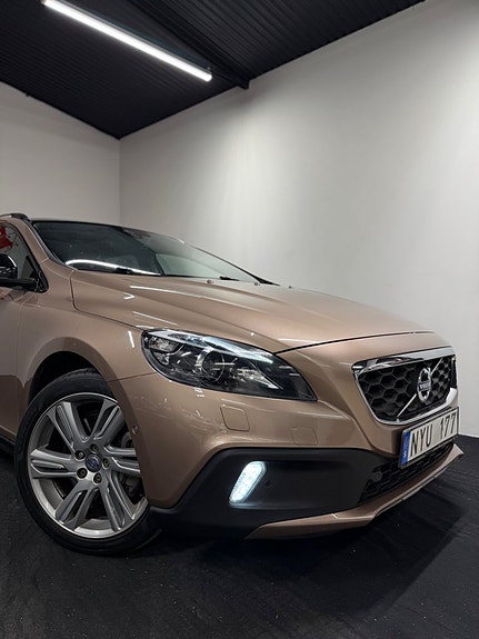 Volvo V40 Cross Country 4 of 25