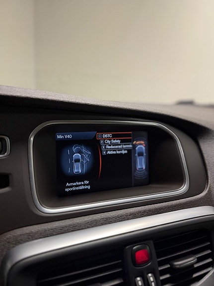 Volvo V40 Cross Country 18 of 25