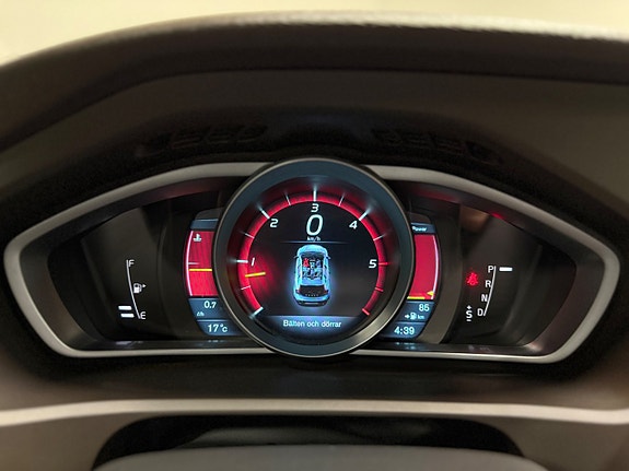 Volvo V40 Cross Country 13 of 25