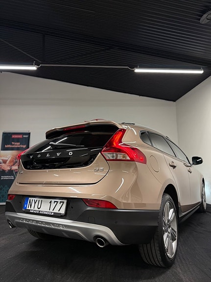 Volvo V40 Cross Country 8 of 25