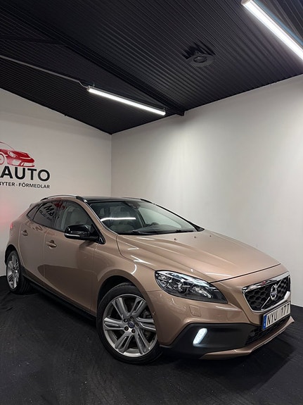Volvo V40 Cross Country 3 of 25