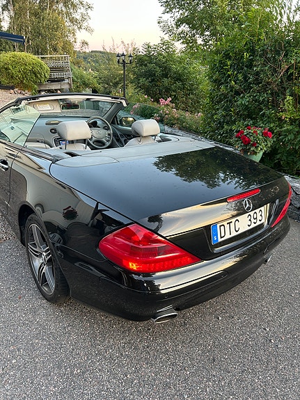 Mercedes-Benz SL350 4 of 5