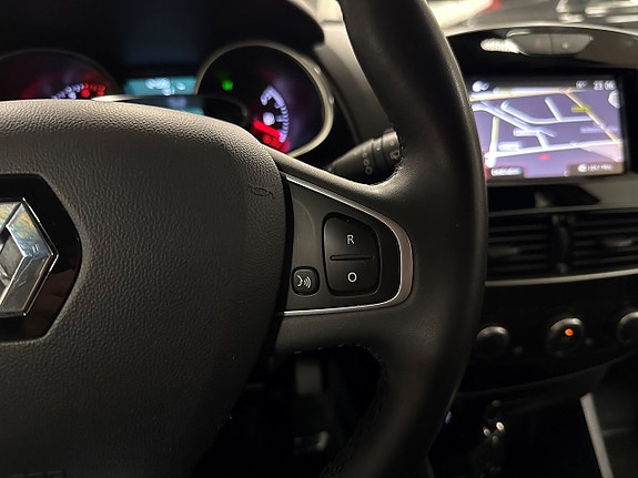 Renault Clio 17 of 21