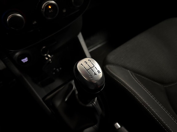 Renault Clio 19 of 21
