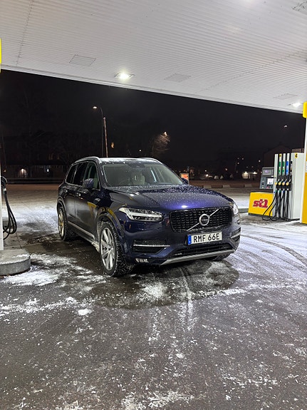 Volvo XC90 10 of 18