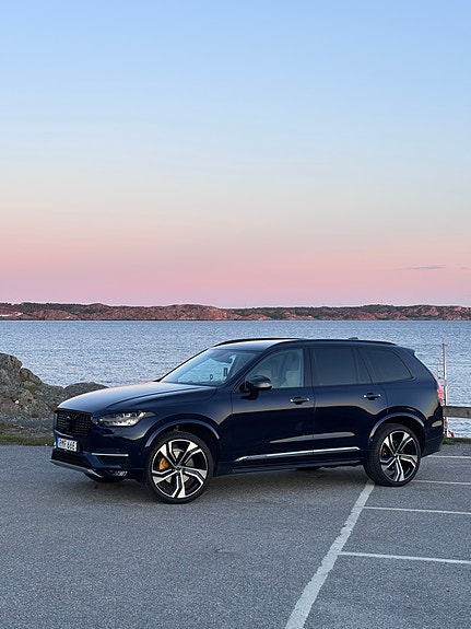 Volvo XC90 2 of 18