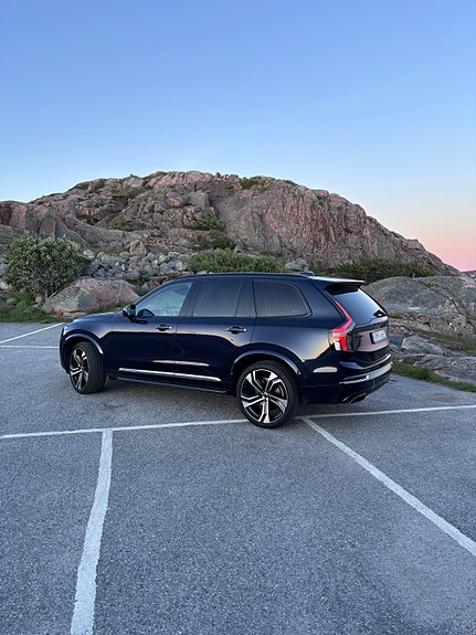 Volvo XC90 3 of 18