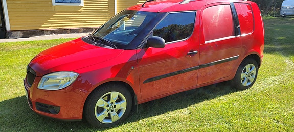 Skoda Roomster 2 of 9