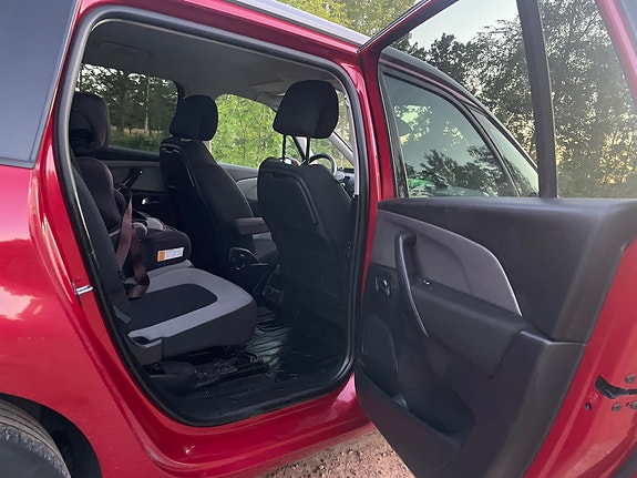Citroen Grand C4 Picasso 7 of 30
