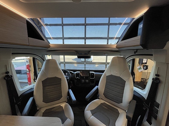 Adria Twin Select 640 SLB Automat/Truma Diesel/Långbäddar 3 of 12
