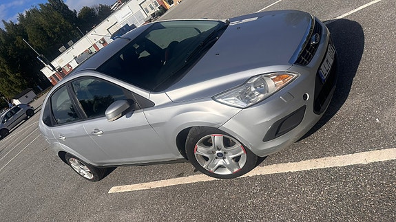 Ford Focus 2 of 7