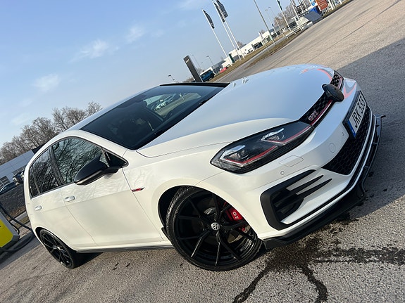 Volkswagen Golf VII 2 of 6
