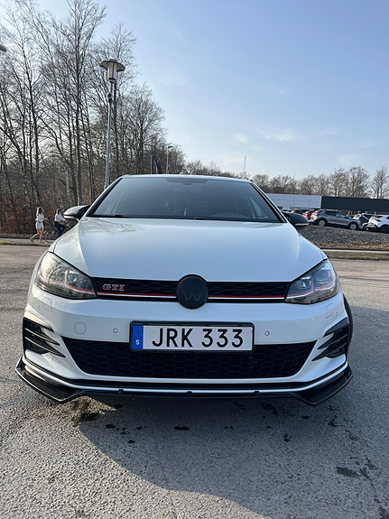 Volkswagen Golf VII 3 of 6