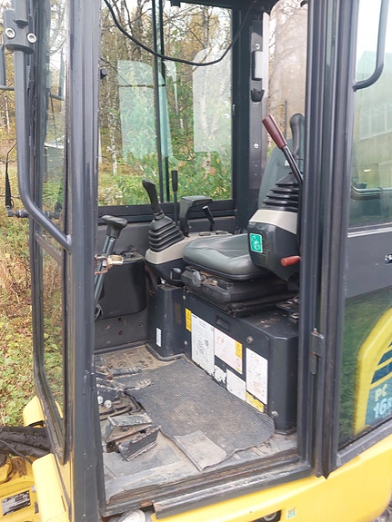 Komatsu PC16R HS 7 of 8