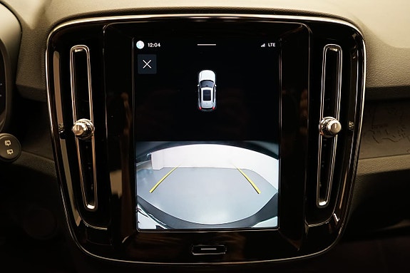 Volvo XC40 13 of 18