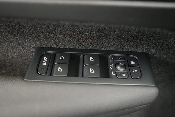 Volvo XC40 11 of 18