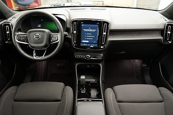 Volvo XC40 6 of 18