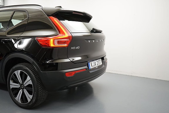 Volvo XC40 3 of 18