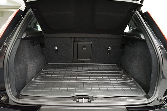 Volvo XC40 8 of 18