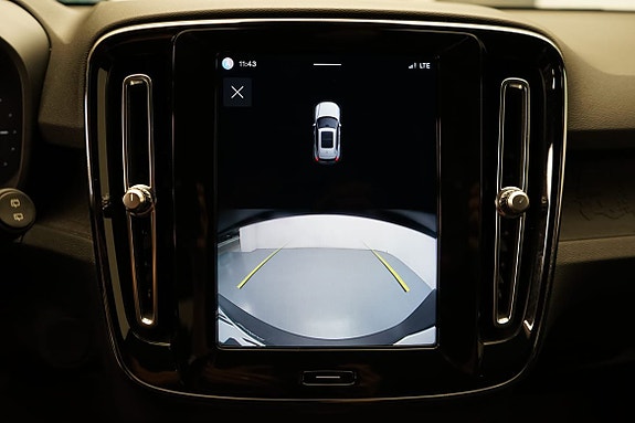 Volvo XC40 13 of 18
