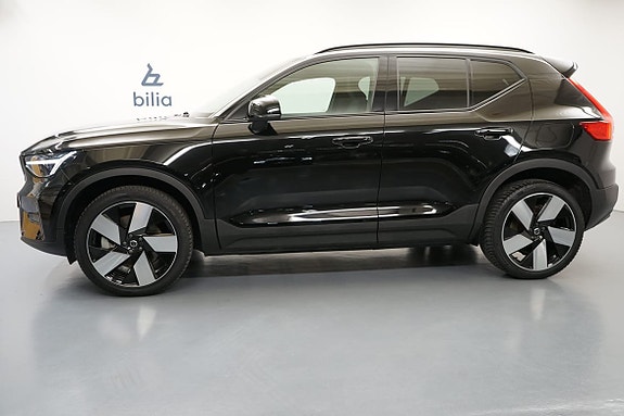 Volvo XC40 2 of 18